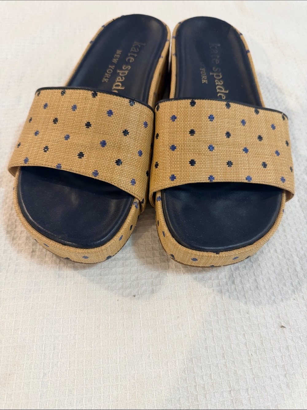 kate spade tan polka dot slide sandals with black footbed - Picture 2 of 4